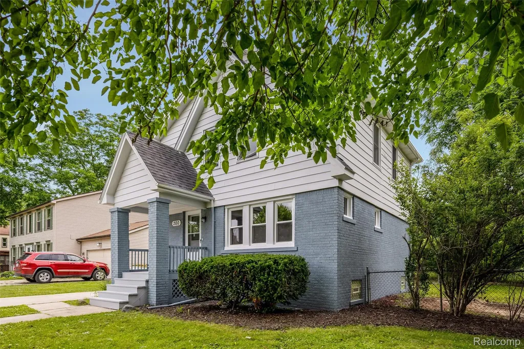 200 Alice Avenue Bloomfield Hills City MI 48302