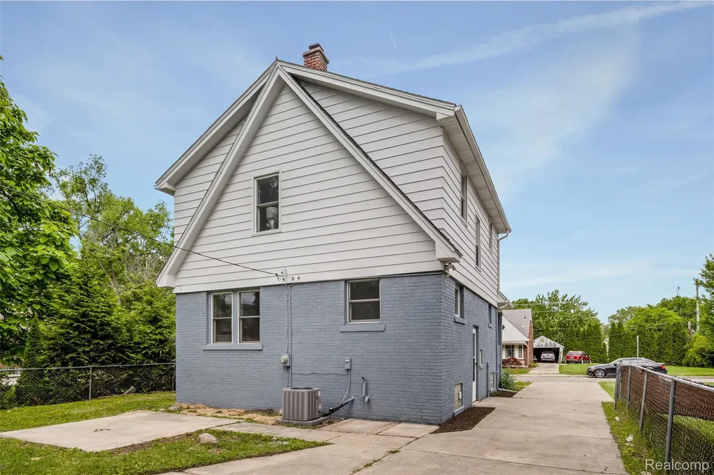 200 Alice Avenue Bloomfield Hills City MI 48302