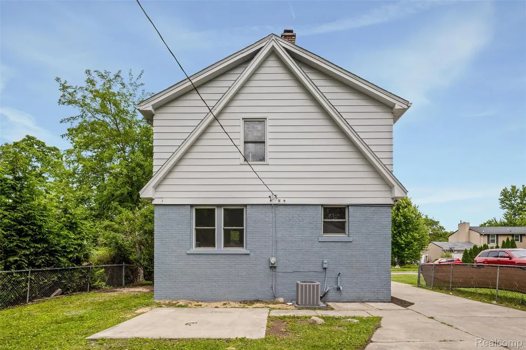 200 Alice Avenue Bloomfield Hills City MI 48302