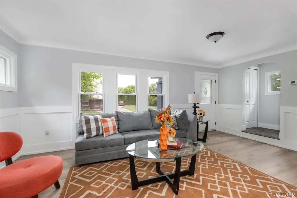 200 Alice Avenue Bloomfield Hills City MI 48302