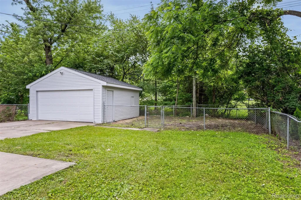 200 Alice Avenue Bloomfield Hills City MI 48302