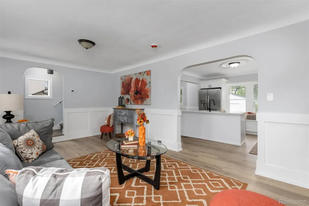 200 Alice Avenue Bloomfield Hills City MI 48302