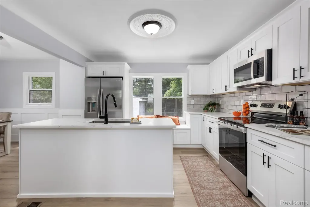 200 Alice Avenue Bloomfield Hills City MI 48302