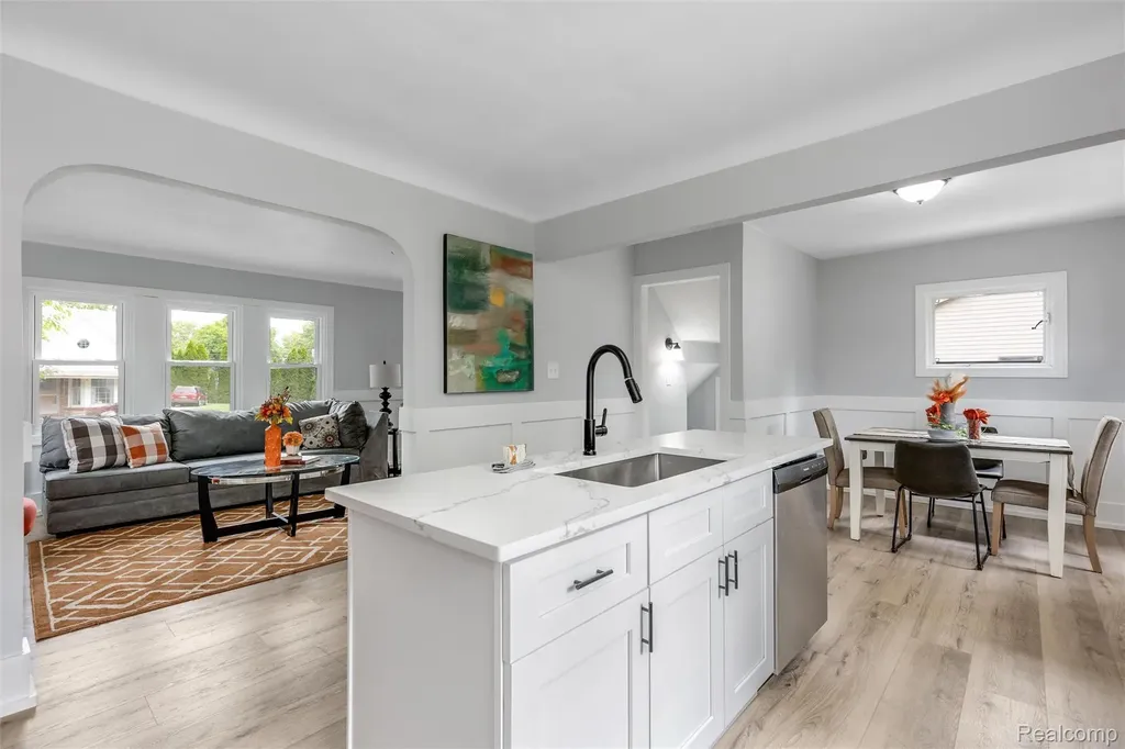 200 Alice Avenue Bloomfield Hills City MI 48302