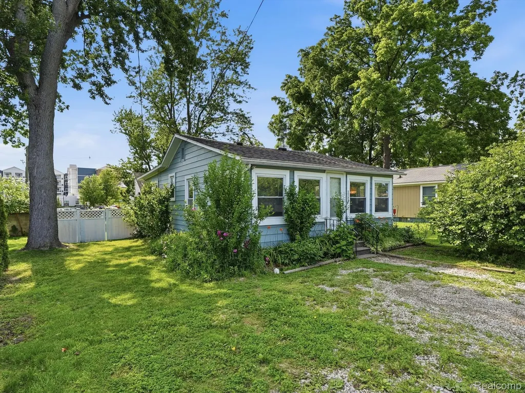 1728 Beechcroft Street Keego Harbor City MI 48320