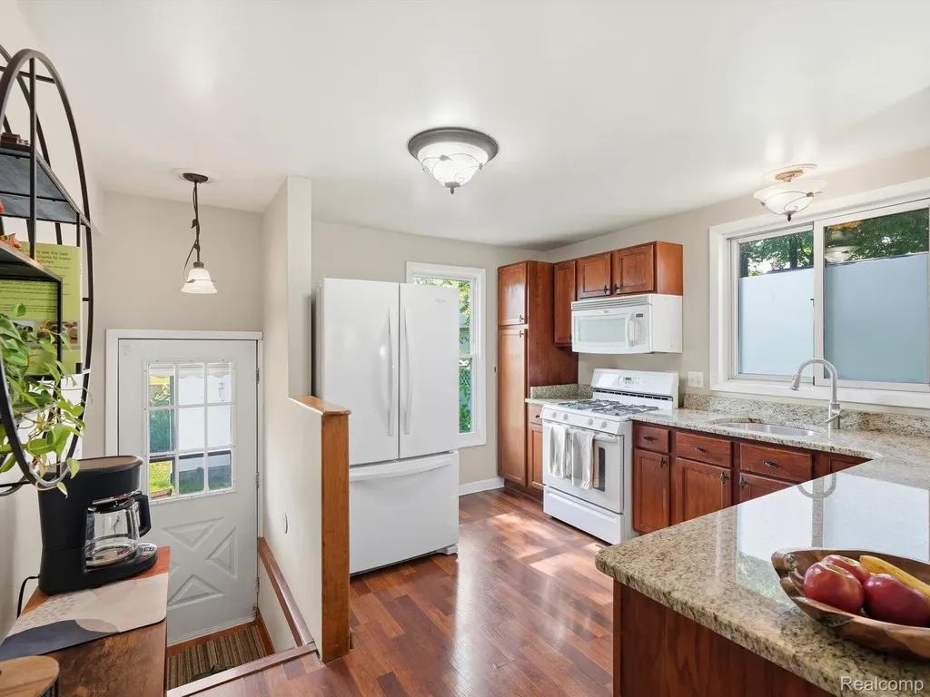 1728 Beechcroft Street Keego Harbor City MI 48320