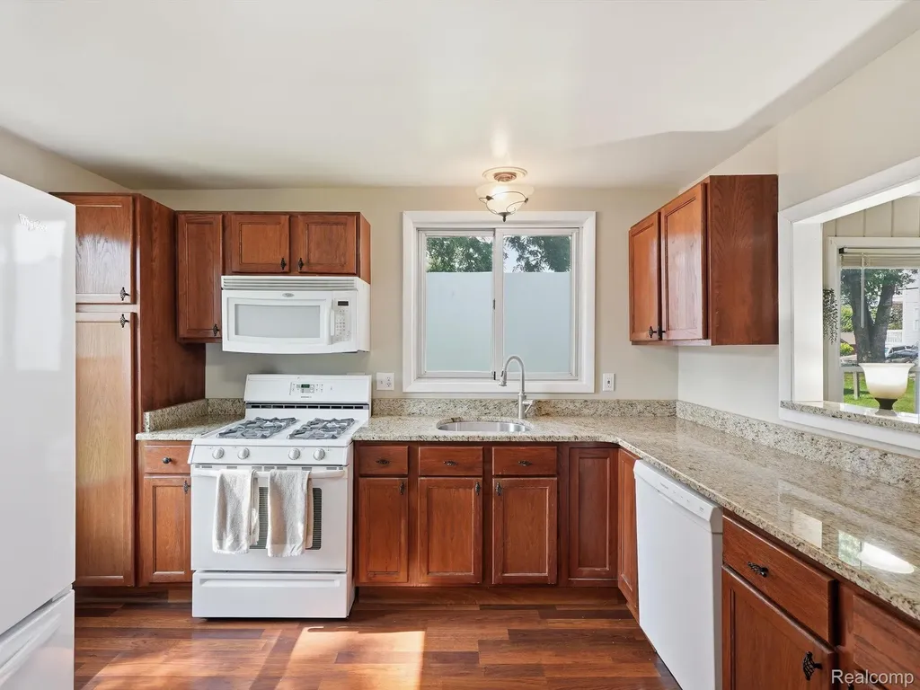 1728 Beechcroft Street Keego Harbor City MI 48320