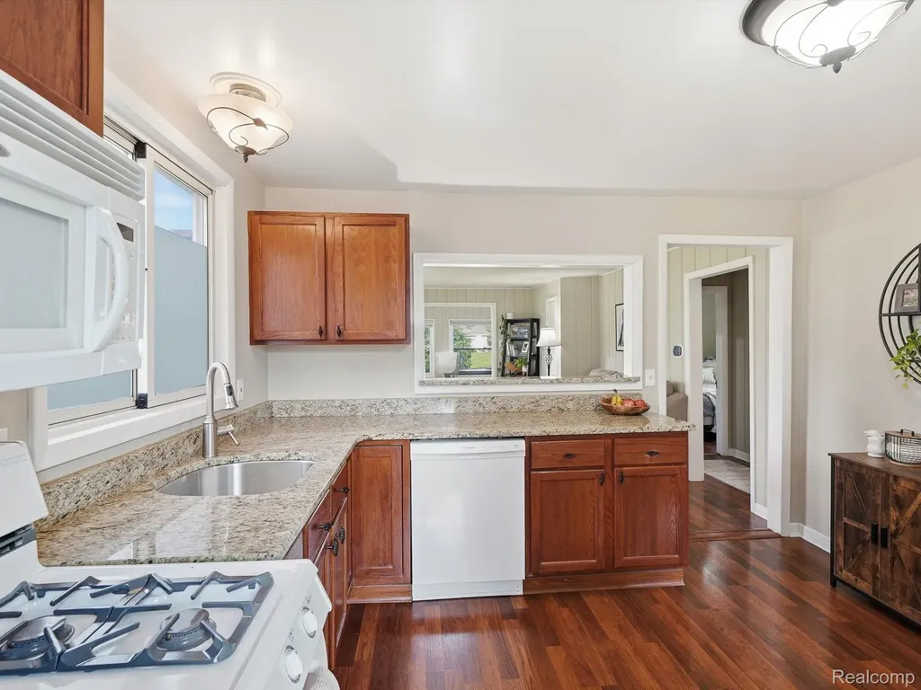 1728 Beechcroft Street Keego Harbor City MI 48320