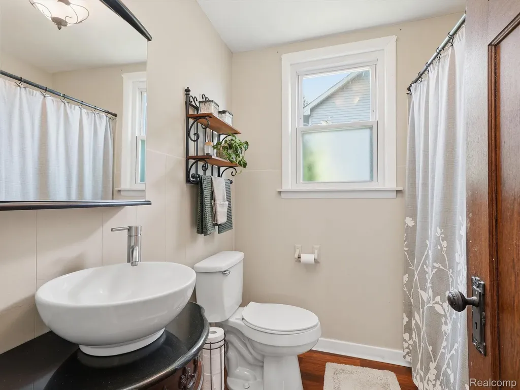 1728 Beechcroft Street Keego Harbor City MI 48320