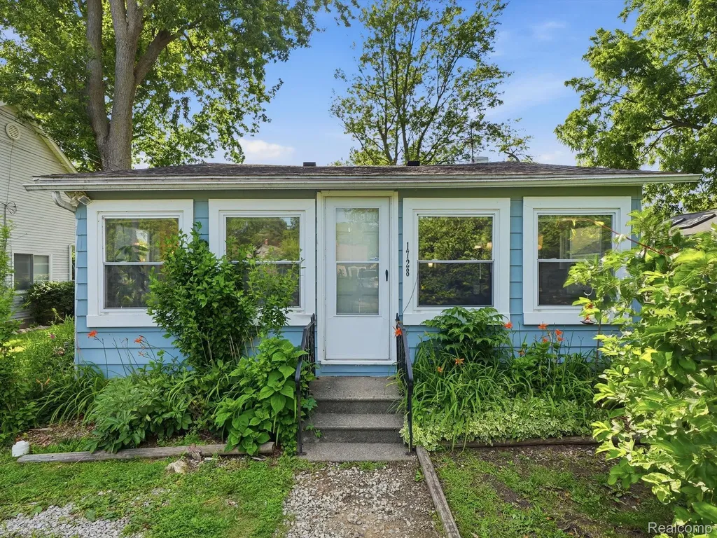 1728 Beechcroft Street Keego Harbor City MI 48320