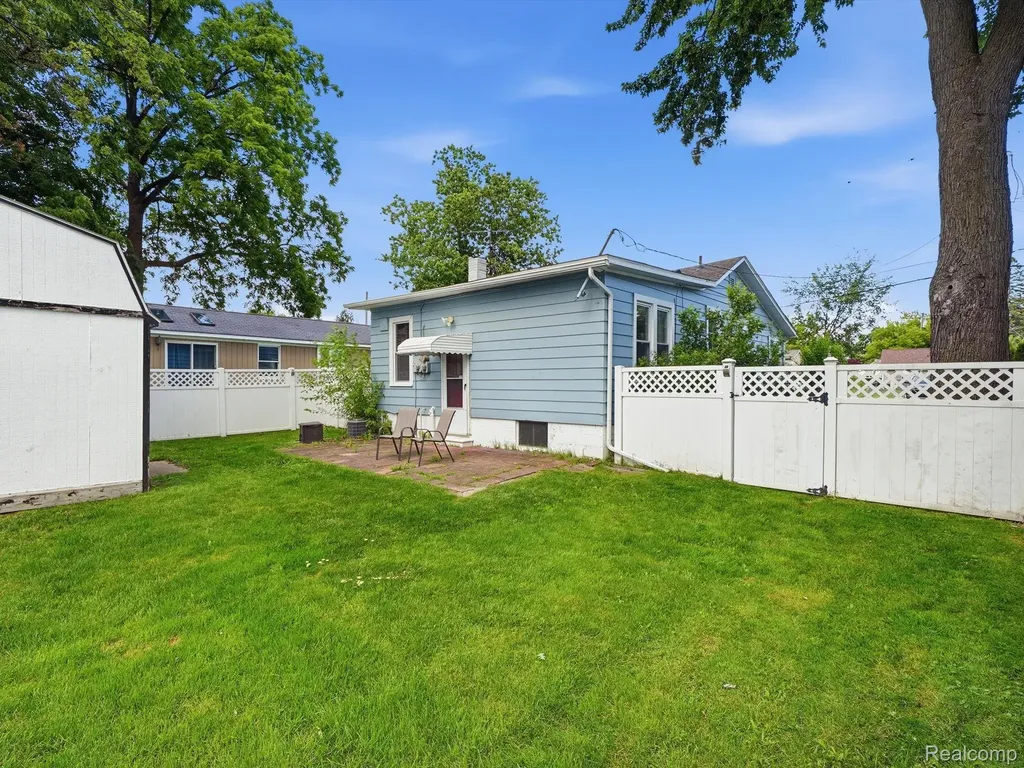 1728 Beechcroft Street Keego Harbor City MI 48320