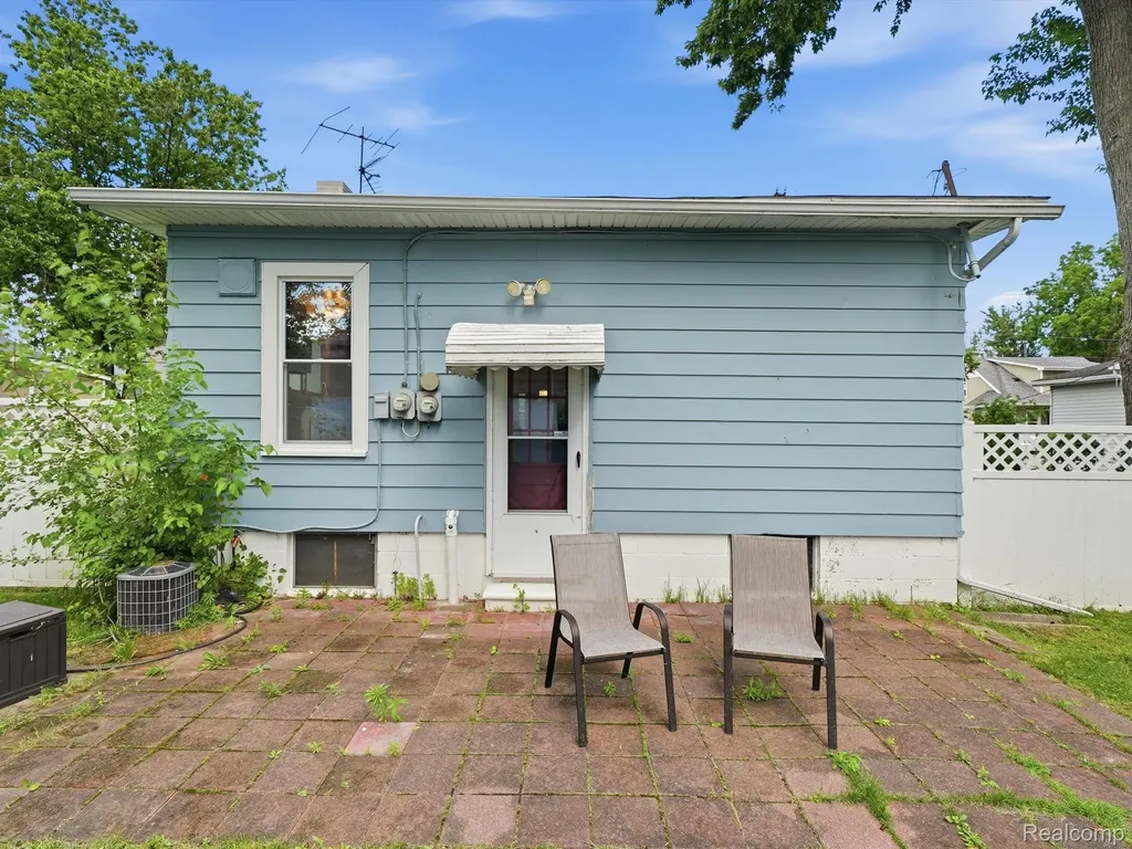 1728 Beechcroft Street Keego Harbor City MI 48320