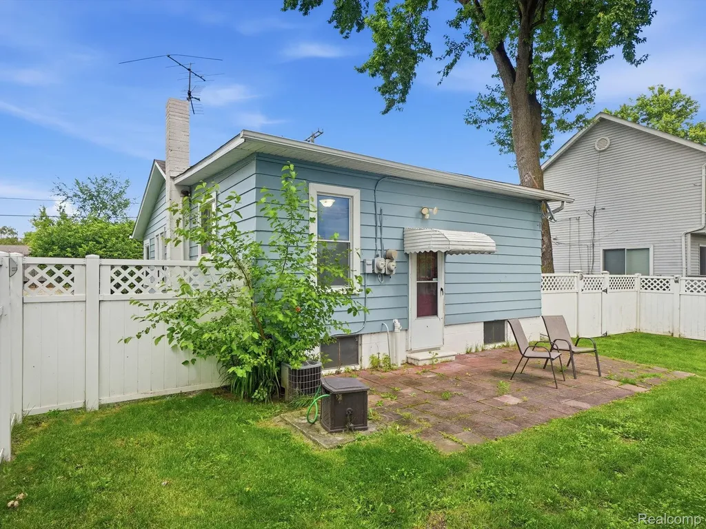 1728 Beechcroft Street Keego Harbor City MI 48320