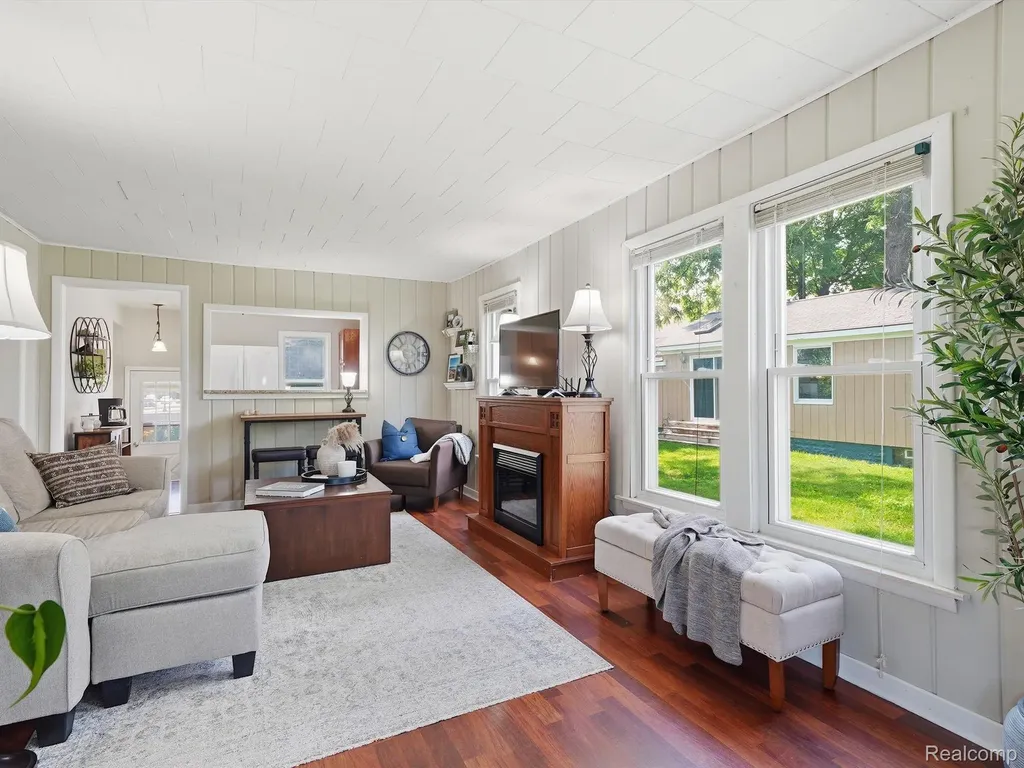 1728 Beechcroft Street Keego Harbor City MI 48320