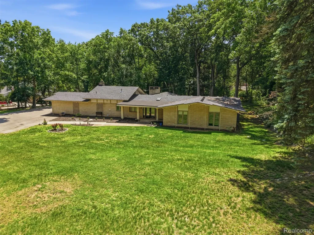 30715 N Greenbriar Road Franklin Village MI 48025