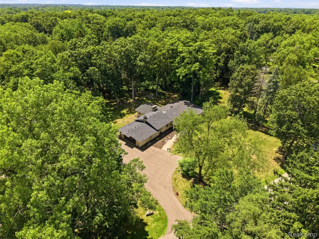 30715 N Greenbriar Road Franklin Village MI 48025