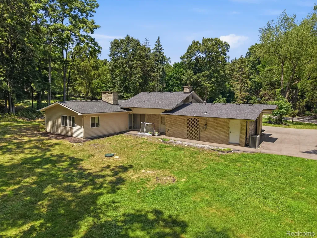 30715 N Greenbriar Road Franklin Village MI 48025