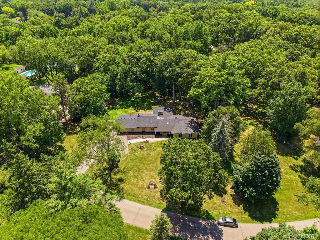 30715 N Greenbriar Road Franklin Village MI 48025