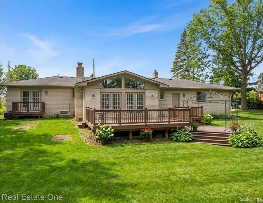50500 Card Road Macomb Township MI 48044