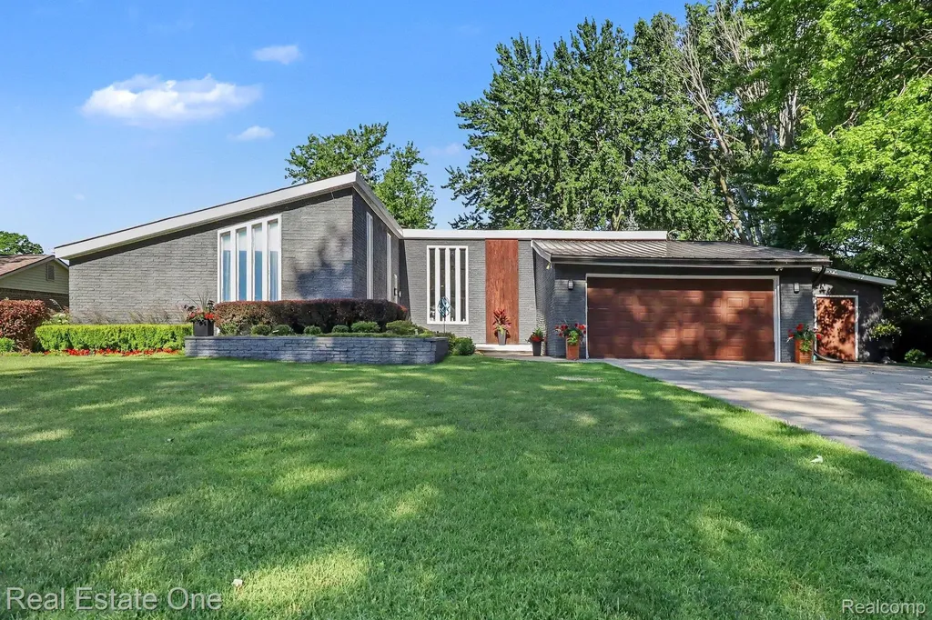 310 Pine Tree Road Orion Charter Township MI 48362