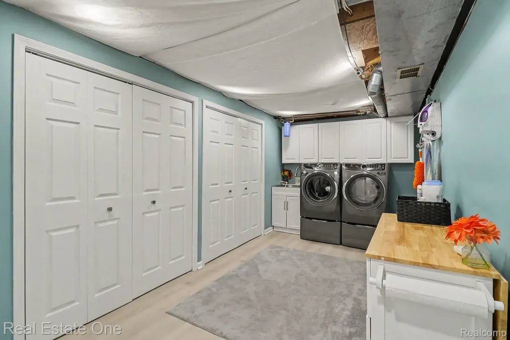 310 Pine Tree Road Orion Charter Township MI 48362