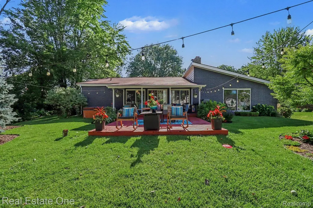 310 Pine Tree Road Orion Charter Township MI 48362