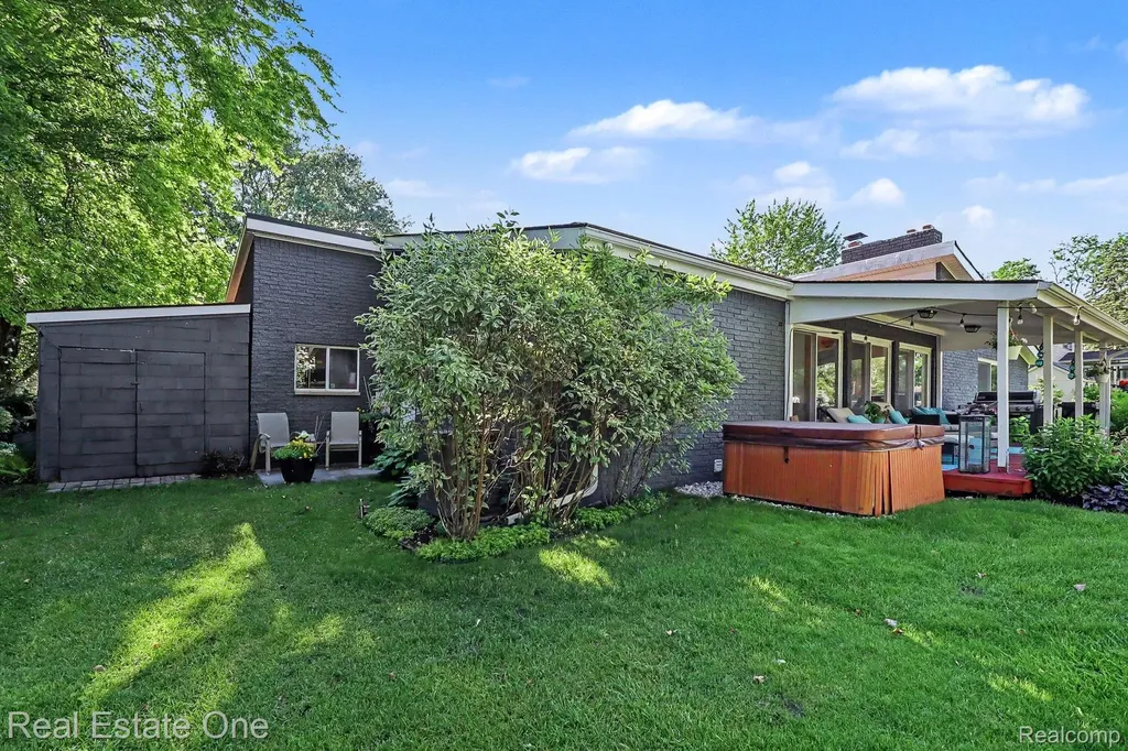 310 Pine Tree Road Orion Charter Township MI 48362