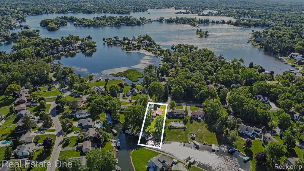 310 Pine Tree Road Orion Charter Township MI 48362