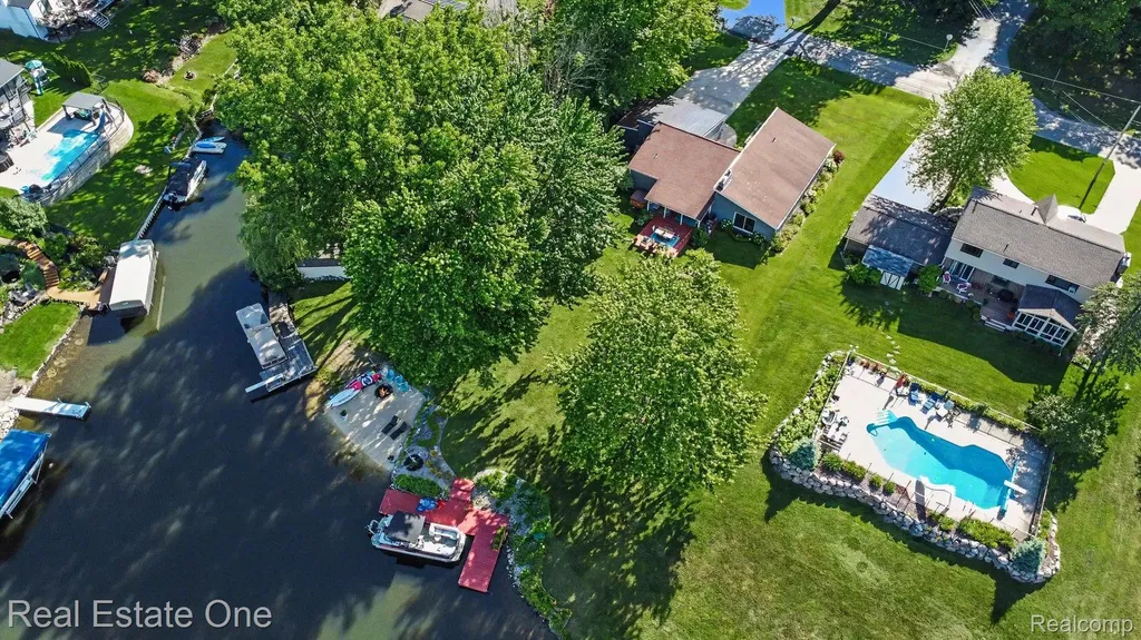 310 Pine Tree Road Orion Charter Township MI 48362