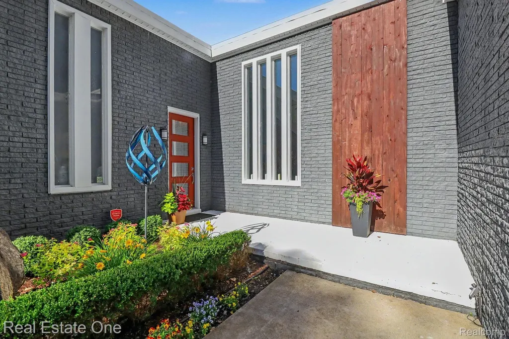 310 Pine Tree Road Orion Charter Township MI 48362