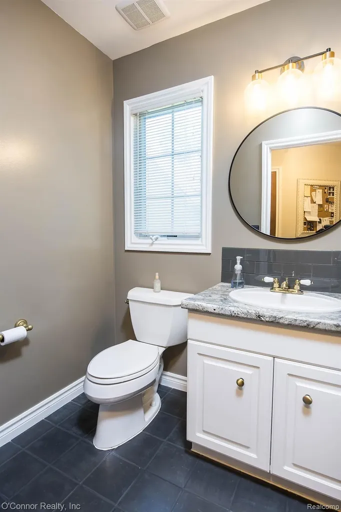 3239 Turnberry Port Huron Charter Township MI 48060