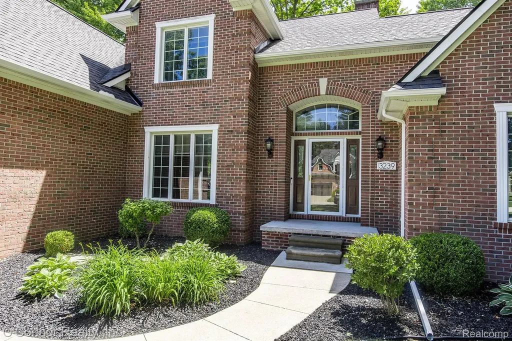 3239 Turnberry Port Huron Charter Township MI 48060