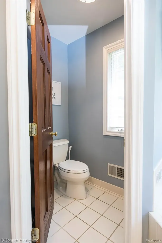 3239 Turnberry Port Huron Charter Township MI 48060