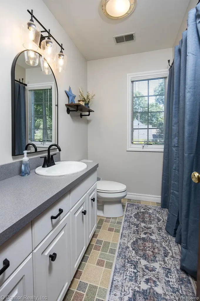 3239 Turnberry Port Huron Charter Township MI 48060