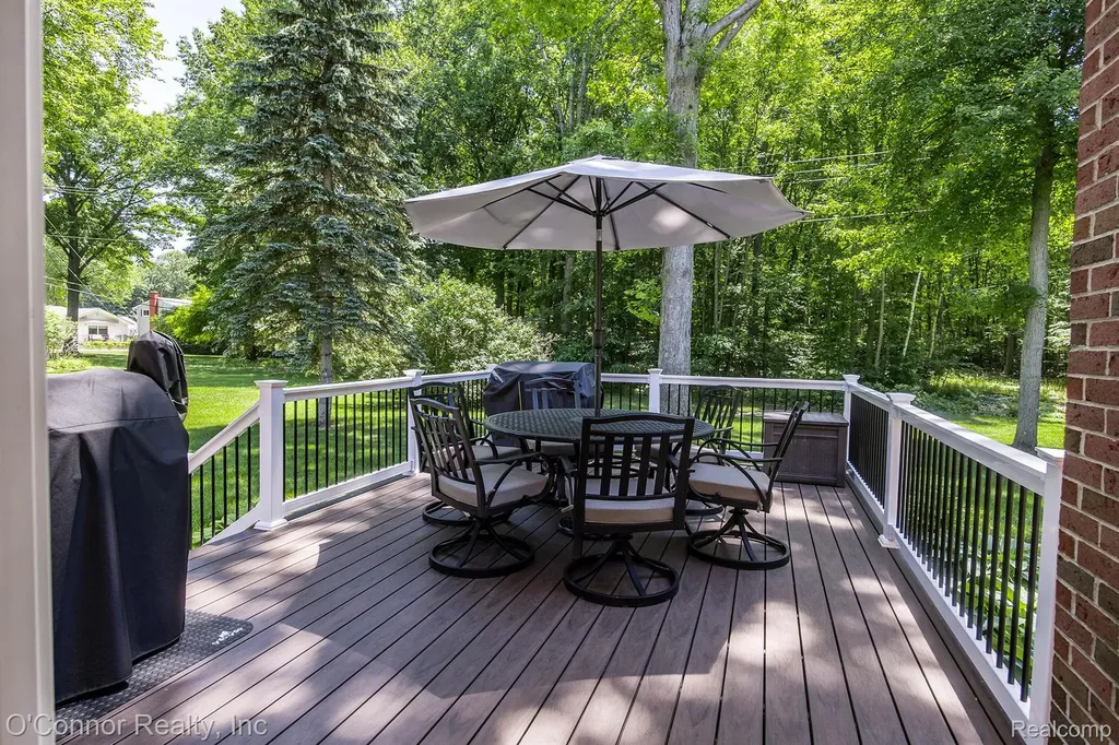3239 Turnberry Port Huron Charter Township MI 48060