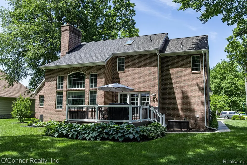 3239 Turnberry Port Huron Charter Township MI 48060