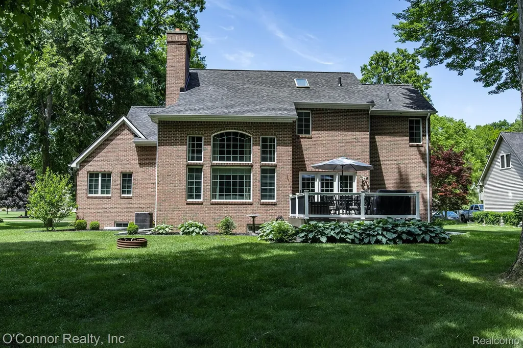 3239 Turnberry Port Huron Charter Township MI 48060