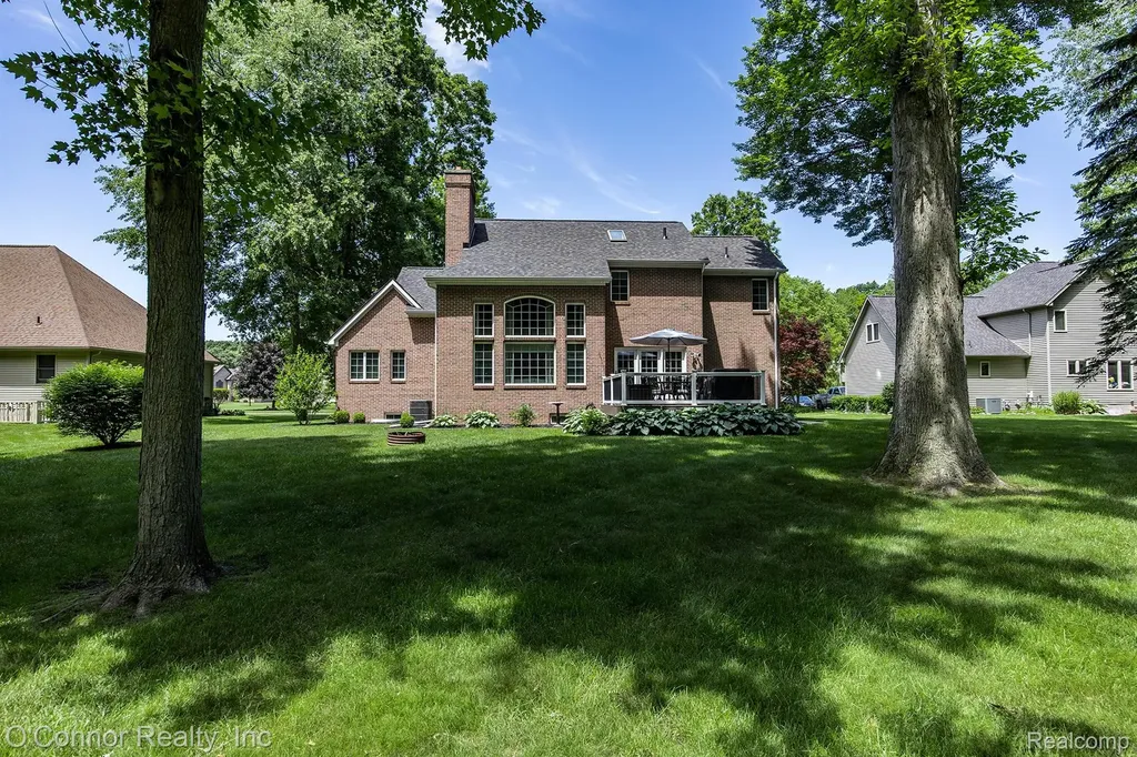 3239 Turnberry Port Huron Charter Township MI 48060