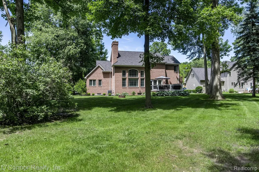 3239 Turnberry Port Huron Charter Township MI 48060