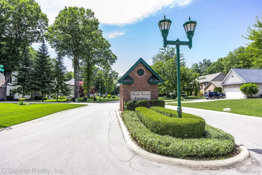3239 Turnberry Port Huron Charter Township MI 48060