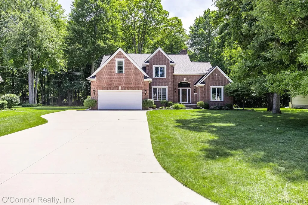 3239 Turnberry Port Huron Charter Township MI 48060