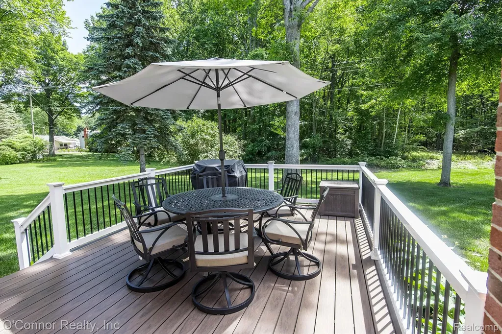 3239 Turnberry Port Huron Charter Township MI 48060
