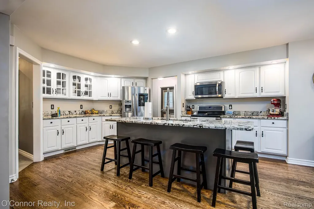 3239 Turnberry Port Huron Charter Township MI 48060