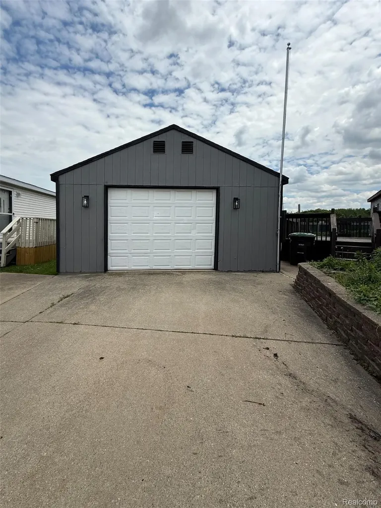 6255 Telegraph Road Bedford Township MI 48133