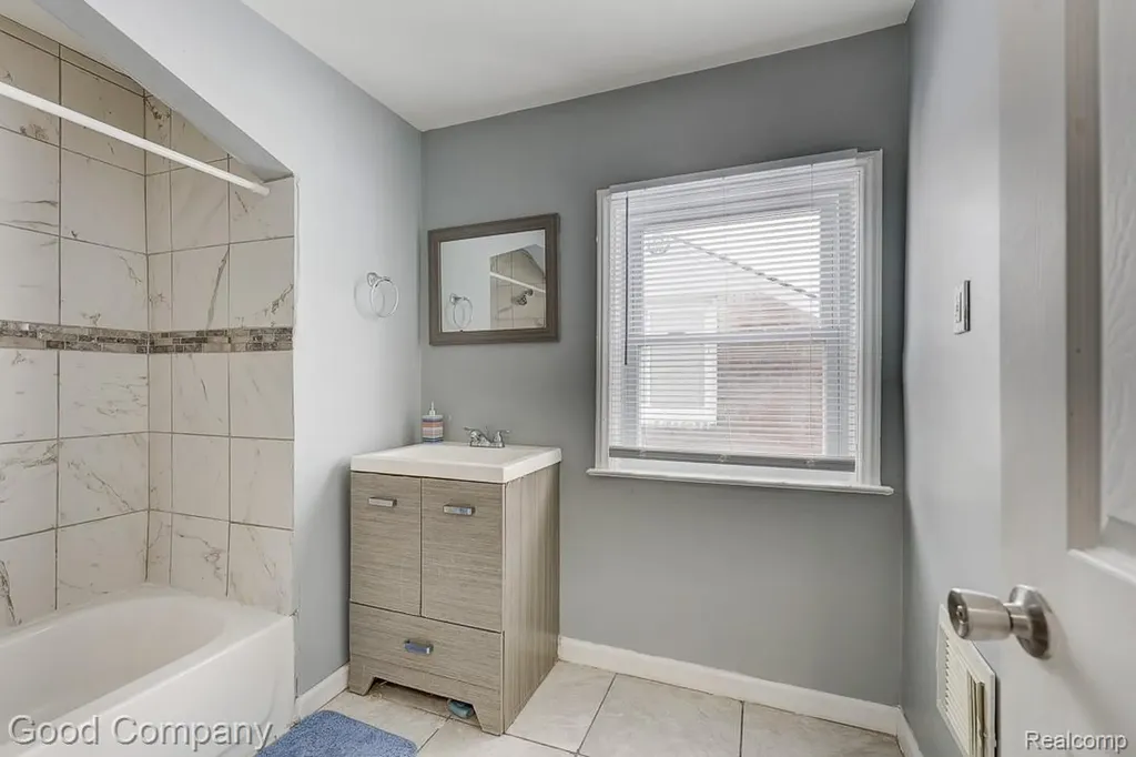 18669 Coyle Street Detroit City MI 48235