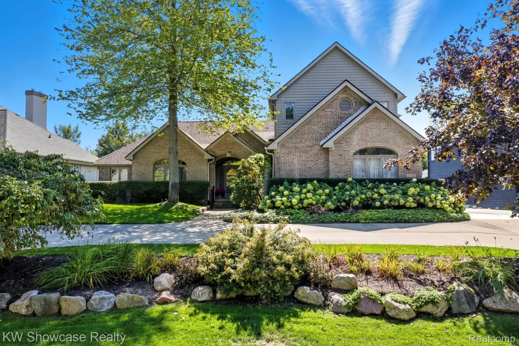 1539 Wandrei Court Commerce Charter Township MI 48382