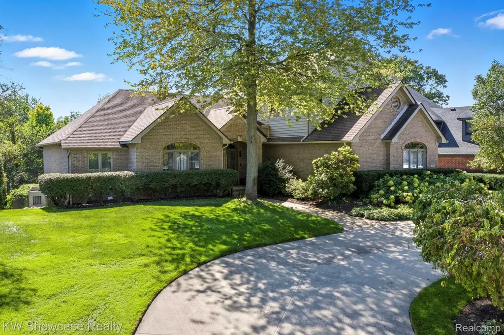 1539 Wandrei Court Commerce Charter Township MI 48382