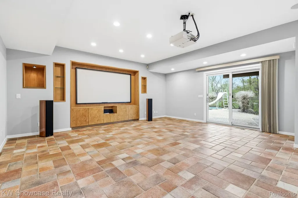 1539 Wandrei Court Commerce Charter Township MI 48382