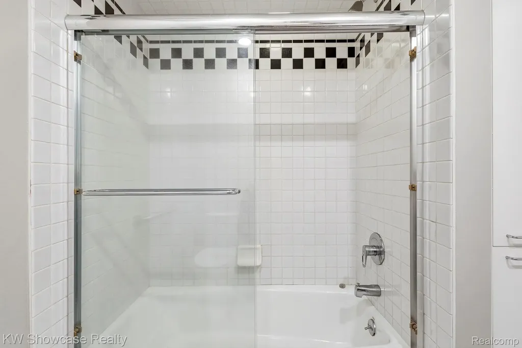 1539 Wandrei Court Commerce Charter Township MI 48382