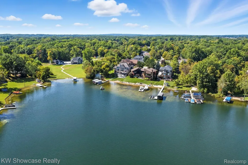 1539 Wandrei Court Commerce Charter Township MI 48382